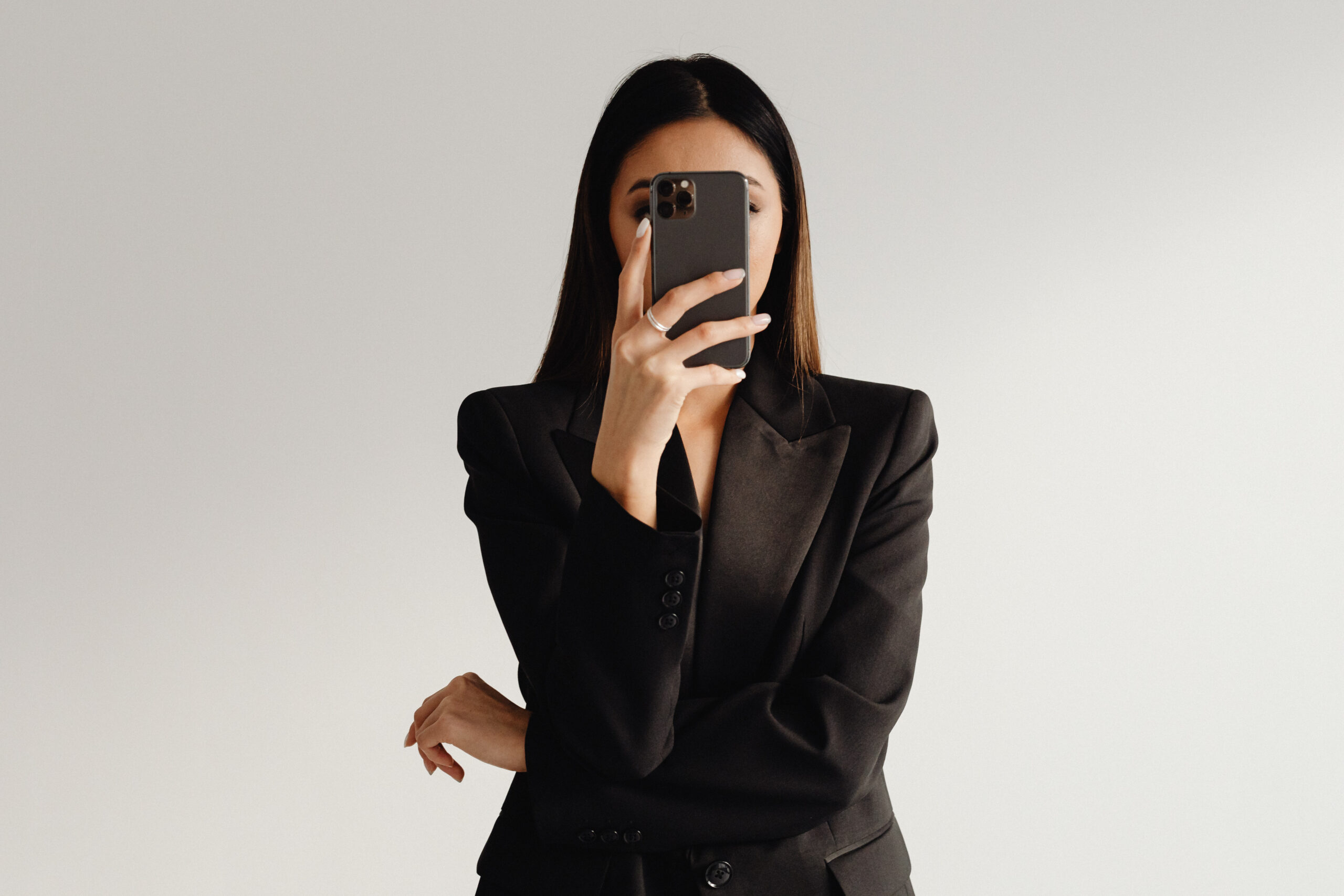 2026年のスーツトレンド：最新のビジネススタイルと必須アイテム