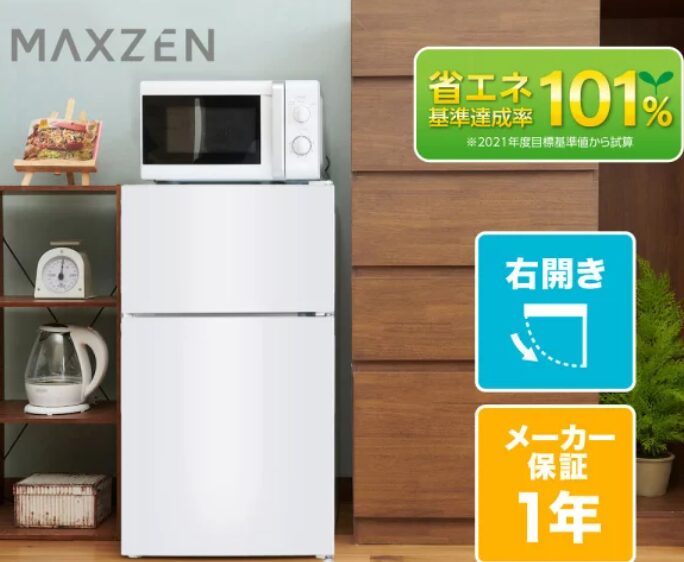 新生活に必要な家電を比較している様子